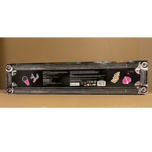 LOL Surprise OMG Remix Super Surprise 70+ Surprises, 4 Fashion Dolls & 4 Dolls - Picture 5 of 5